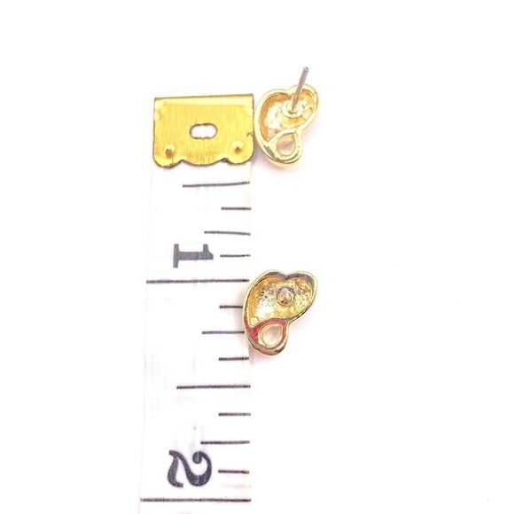 Gold flowing heart stud earrings - Picture 4 of 4